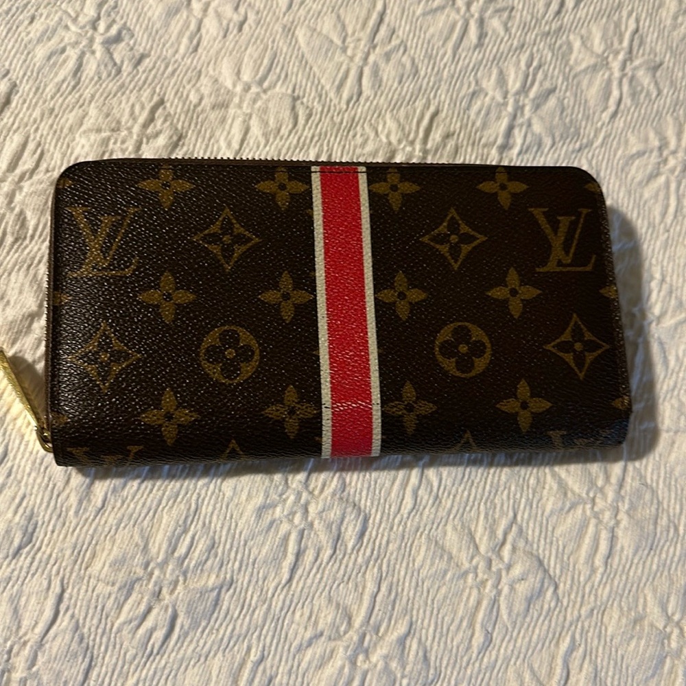 LV rare zippy organizer wallet. Canvas with pink and beige strip SP2162